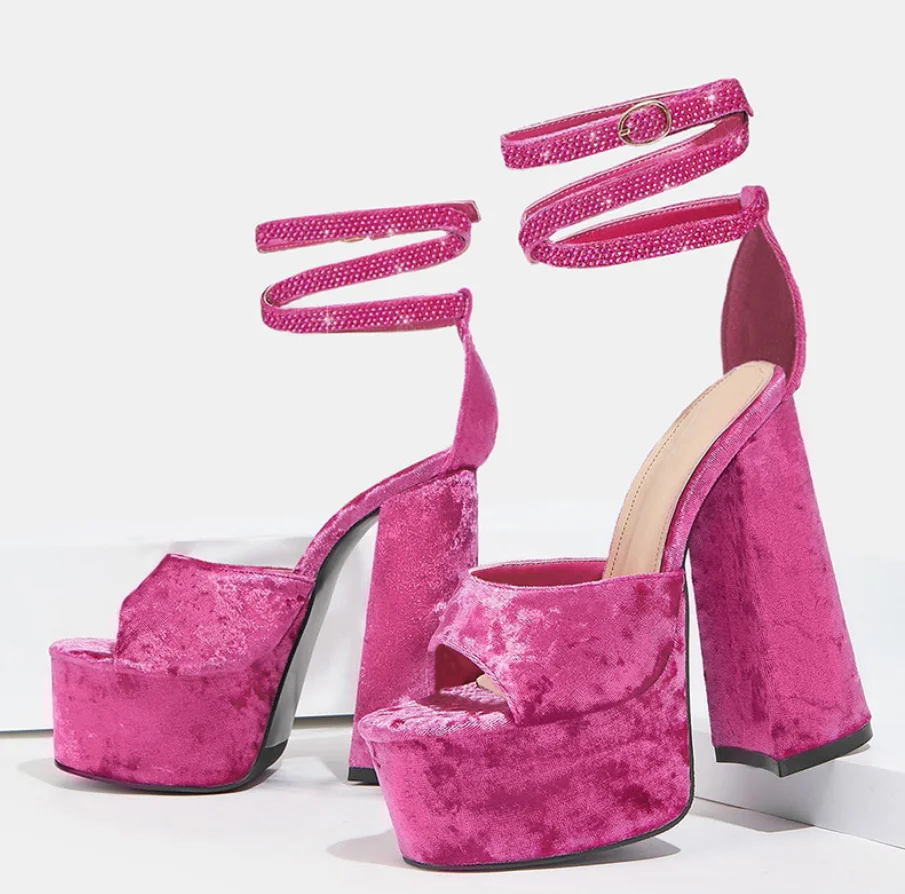 

Женские босоножки на высоком толстом каблуке, с открытым носком