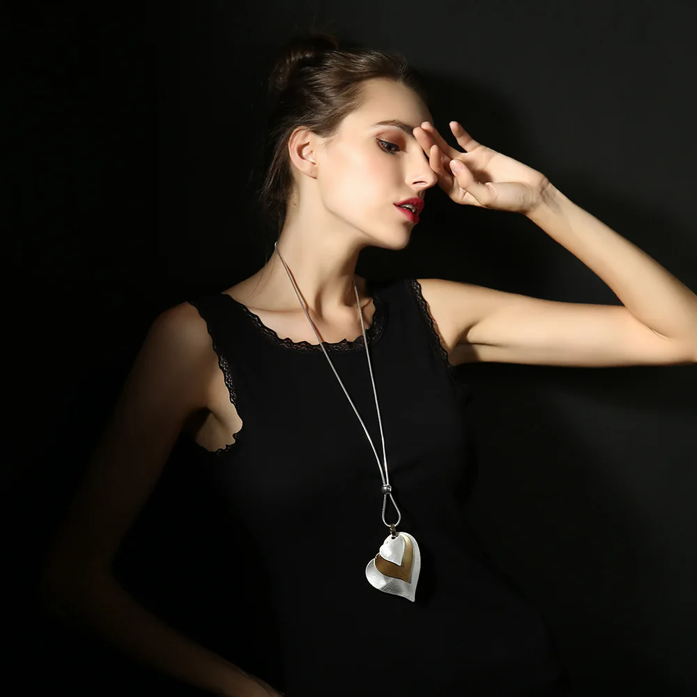 

2pcs Lot Vintage Brushed Gold Plated Heart Pendant Necklace Trendy Unisex Link Chain Metal Texture Sweater Necklace