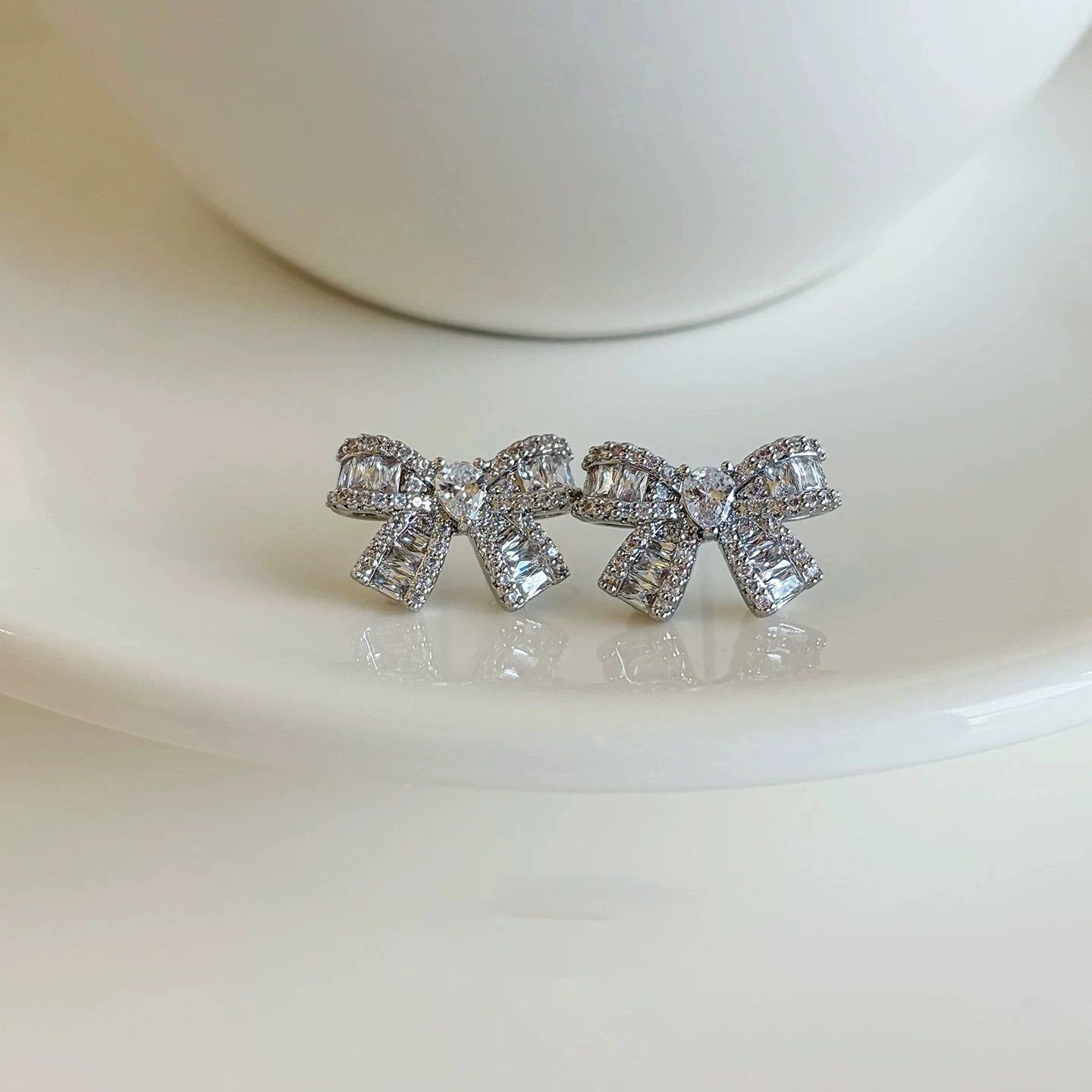 boucles-d'oreilles-raytimone-avec-nœuds-incrustes-de-diamants-pour-femmes-bijoux-d'oreille-elegants-polyvalents-et-luxueux-a-la-mode