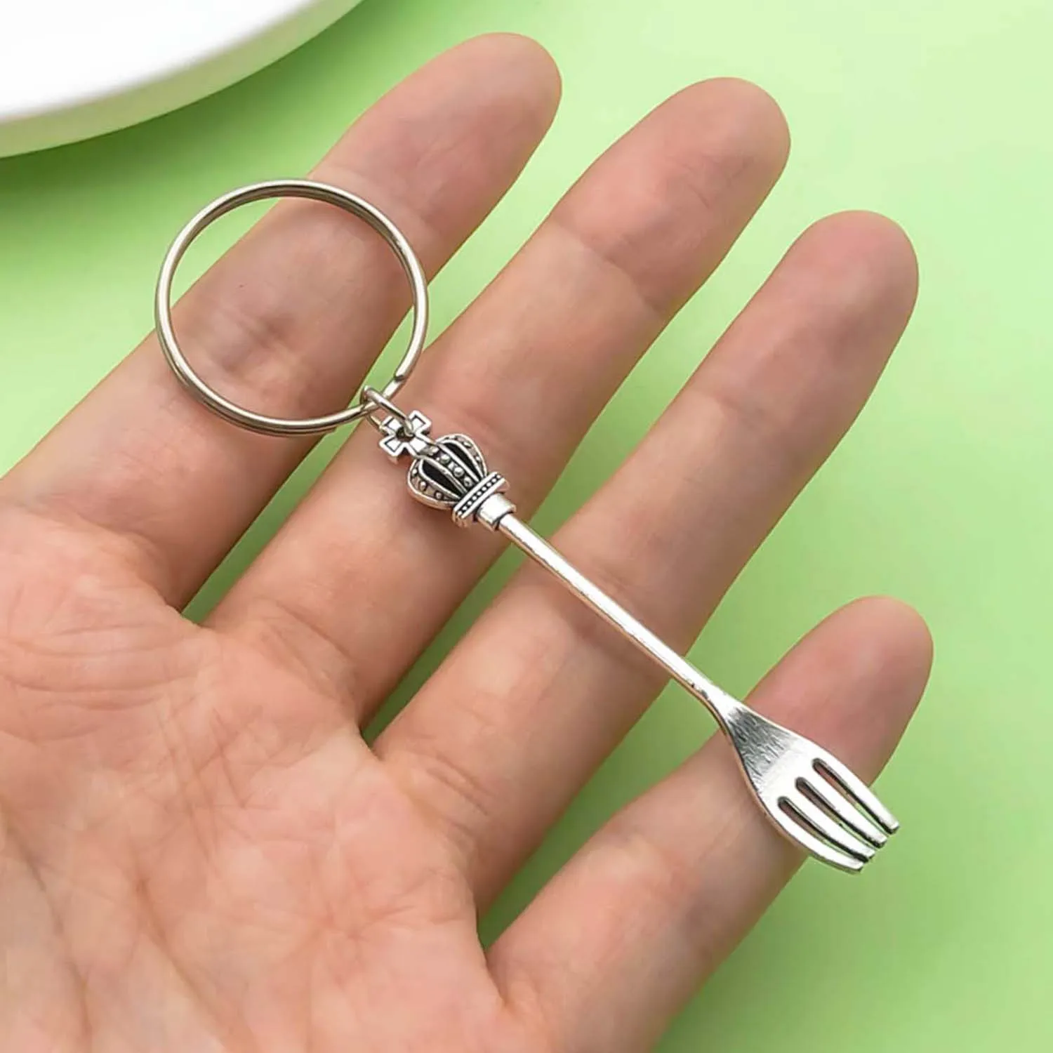 1pc Mini Simulation Tableware Keychain, Alloy Crown Knife, Fork, Spoon Key Ring, For Car Keys, Backpacks, Wallets