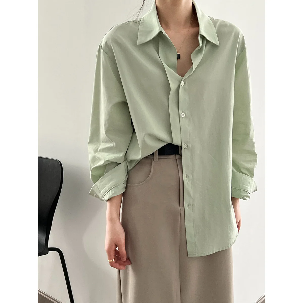 

SuperAen V-neck Shirt for Women 2024 Spring New Korean Style Niche Loose Drape Long Sleeved Shirt