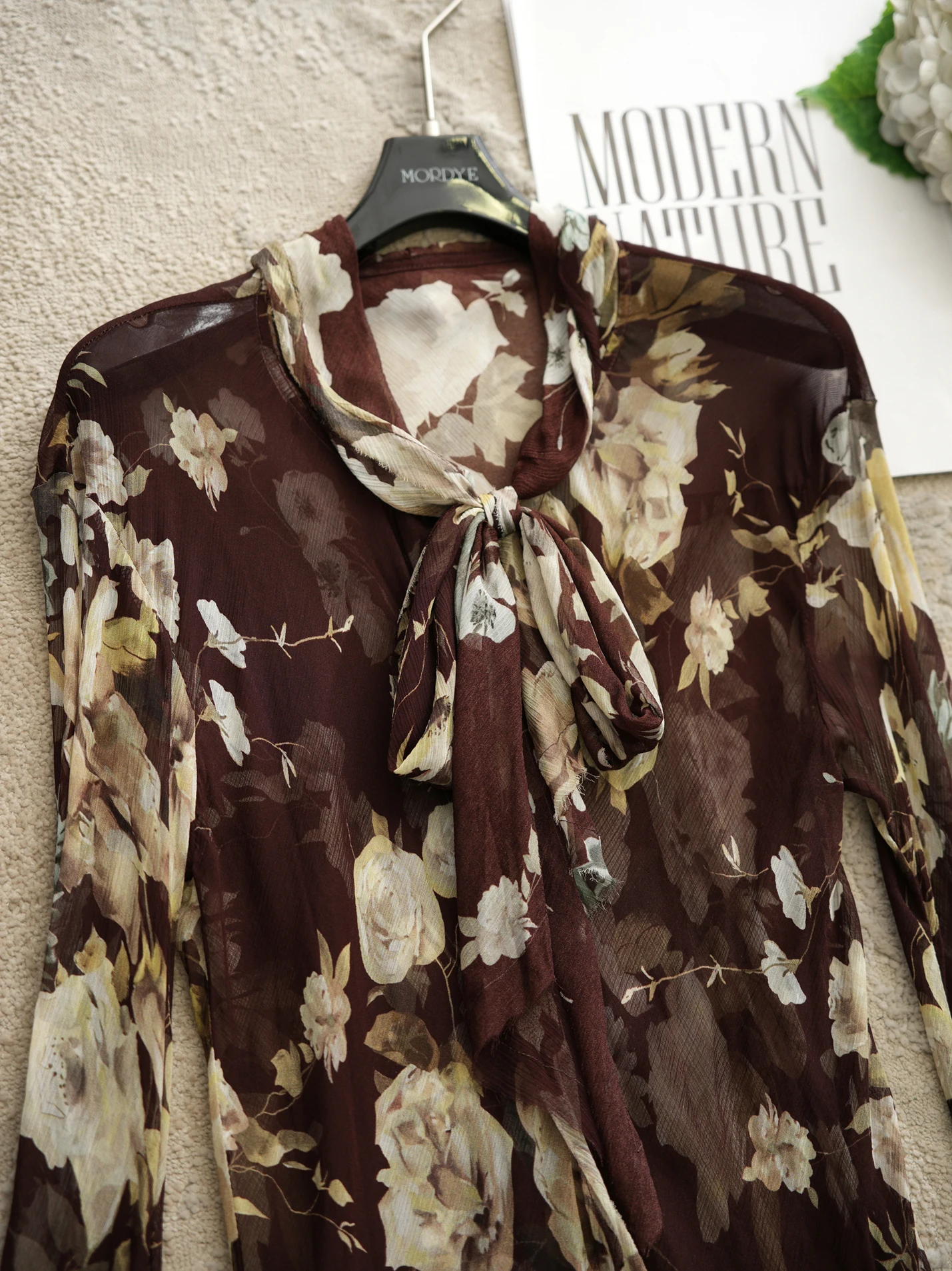 

Элегантная женская блузка с узлом «Магнолия» из струящегося шелка с винтажным цветочным принтом, на пуговицах, с длинными рукавами, дышащая