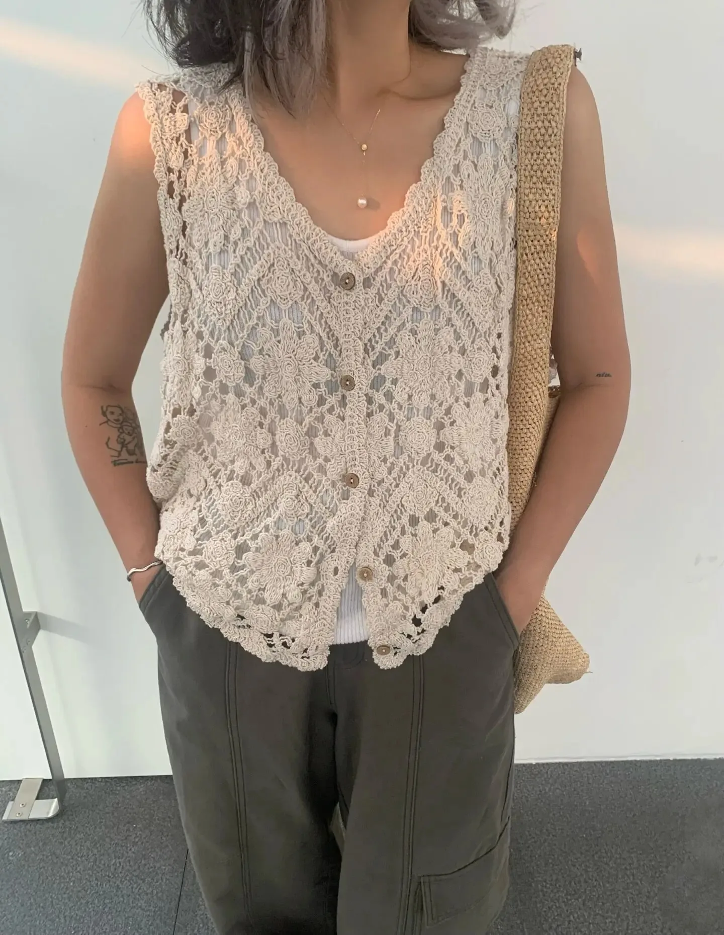 Embroidered Floral Crochet Vest for Women Hollow-out Open Knit Sleeveless Cardigan Boho Summer Festival Outfit