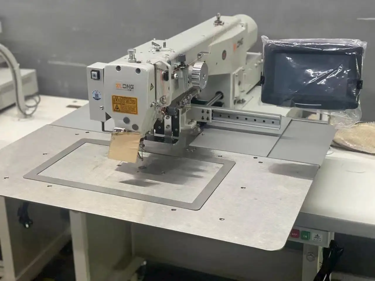 

Лидер продаж YJC-3520H, промышленная швейная машина прямого производителя, большой диапазон компьютера, железная поясная сумка, машина для одежды Pa