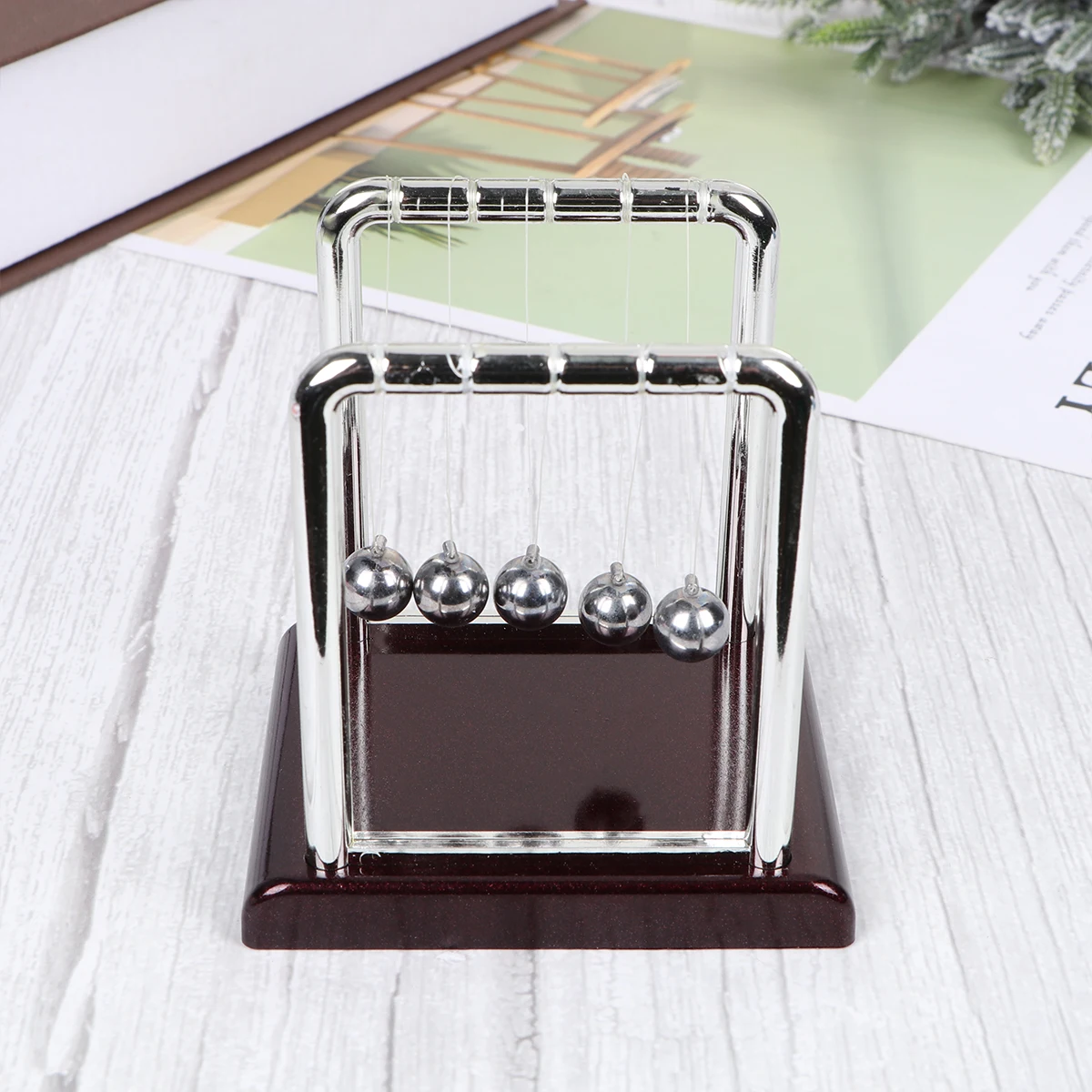 Newton Bumper Ball Slinger Natuurkunde Wetenschap Onderwijs Desktop Decoratie Botsing Ballen Energiebesparing S (Zilver Zwart)