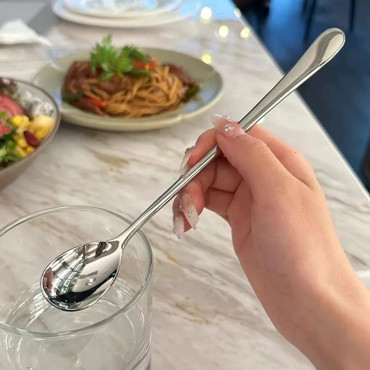 ملاعق خفيفة فاخرة من الفولاذ المقاوم للصدأ بمقبض طويل - أواني أنيقة متعددة الوظائف للقهوة والمربى وتناول الطعام