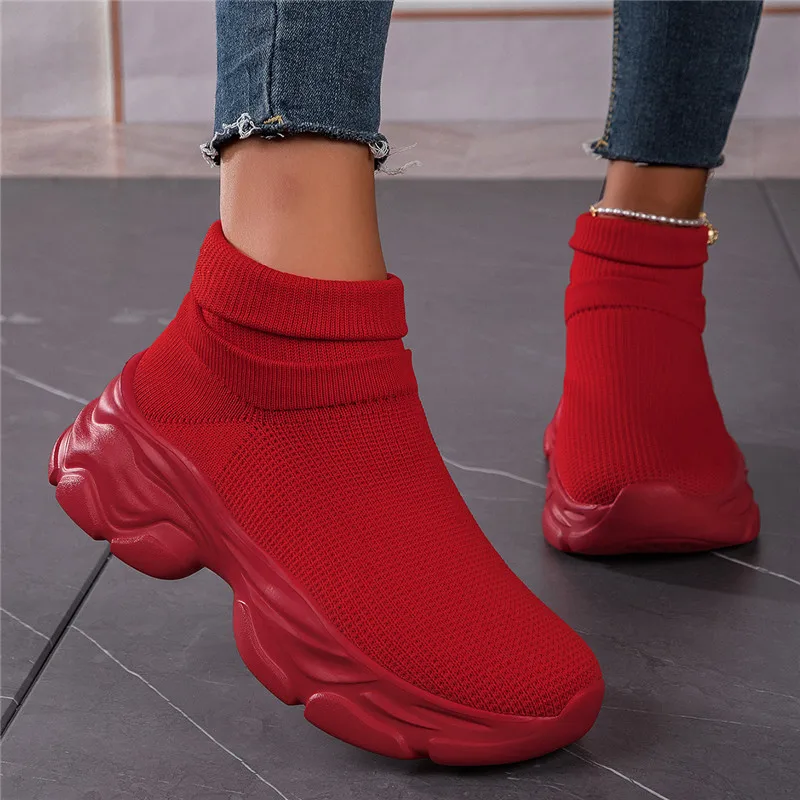 Vendita calda calzini traspiranti scarpe donna 2024 Trend scarpe con plateau rosse che aumentano l\'altezza scarpe da ginnastica alte Slip-on da