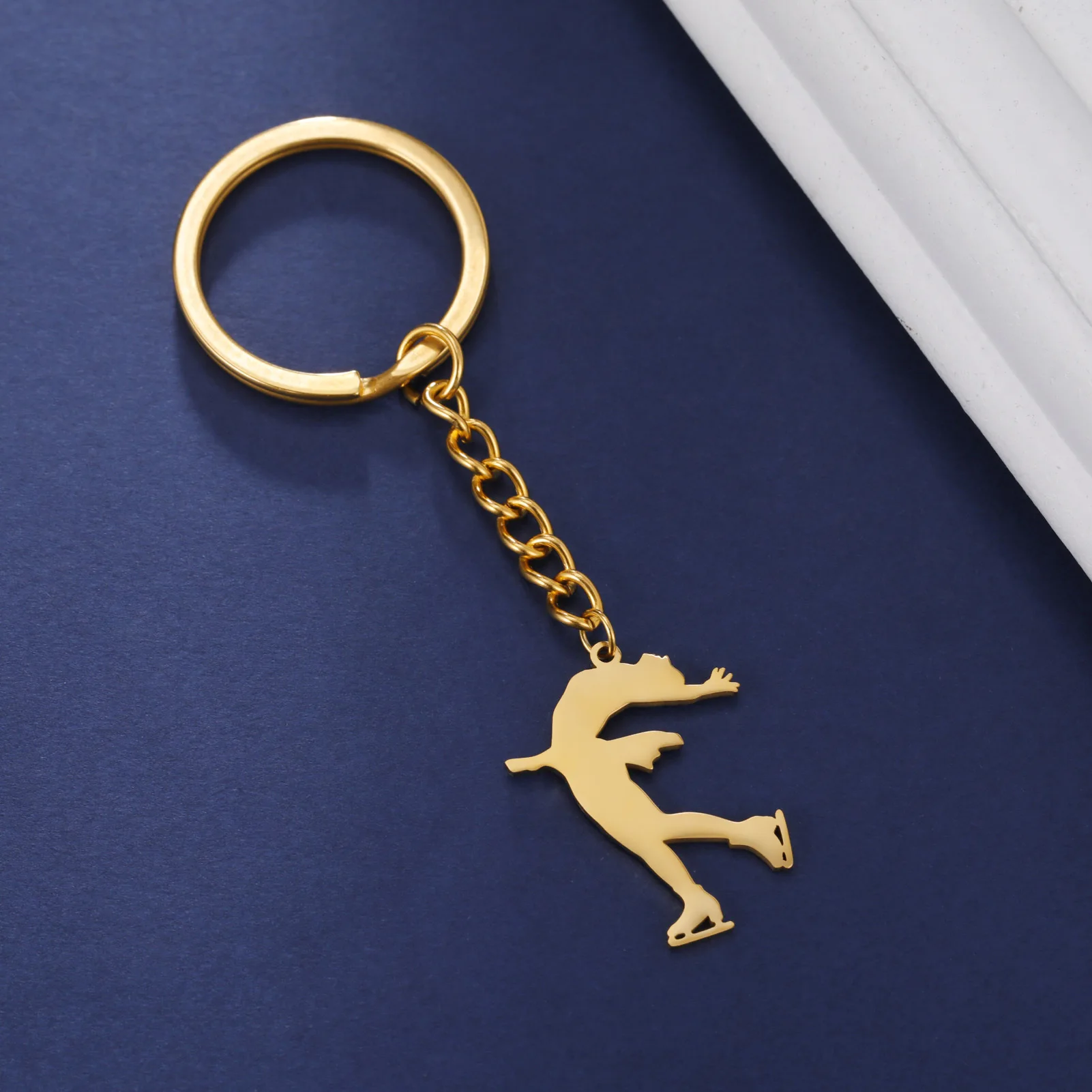 New fashion cut titanium steel chain key chain Figure skating style Smooth pendant sports commemorative stainless steel key chai