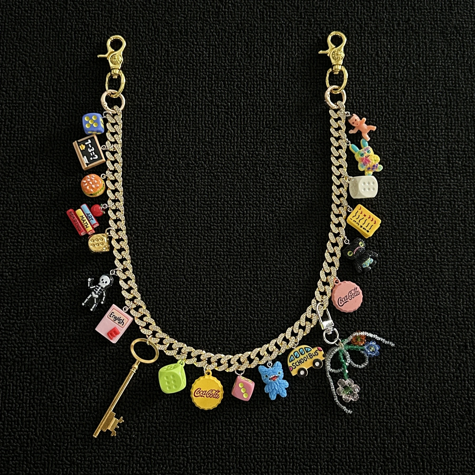 Dopamin-inspirierter kubanischer Kettengürtel mit goldenen Strasssteinen, Promi-Laufsteg-Modeaccessoire und Schlüsselanhänger mit mehreren Nieten – Detail 2