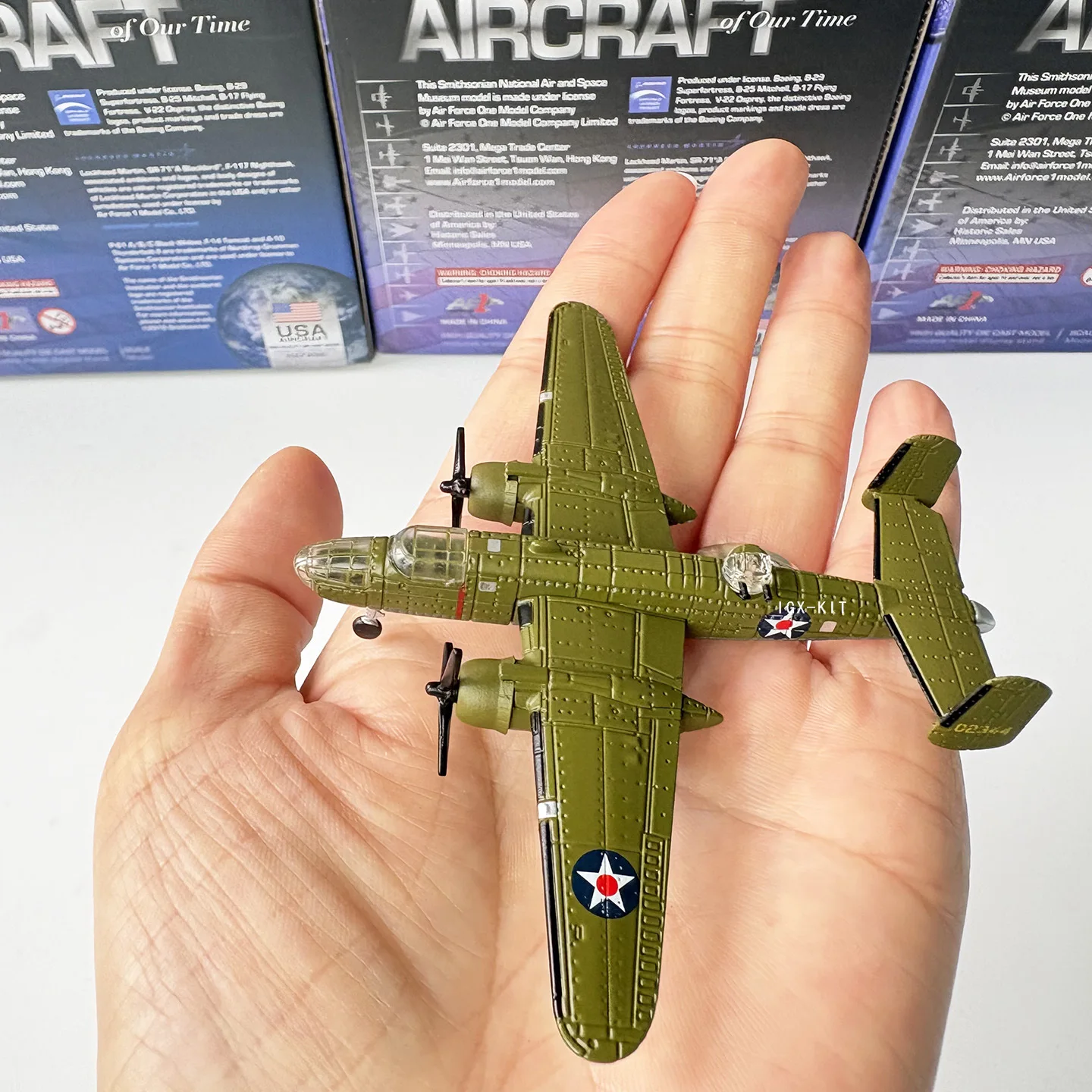 

AF 1/200 US B-25 Mitchell Bomber B-25 World War II Alloy Diecast Fighter Aircraft Model Home Desktop Display Ornaments