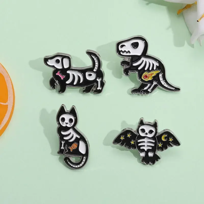 Enamel Pins Alloy Halloween Brooch with Exquisite Design Animal Paint Badge Personalized Pendant Badges Metal Jewelry Brooches