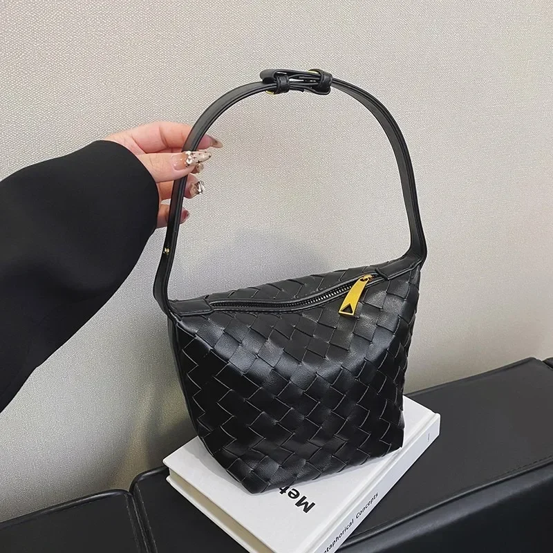 

Women's Luxury Leather Shoulder Fashion Crossbody Bag Elegant Designer Classic Tote Handbag For Daily Look