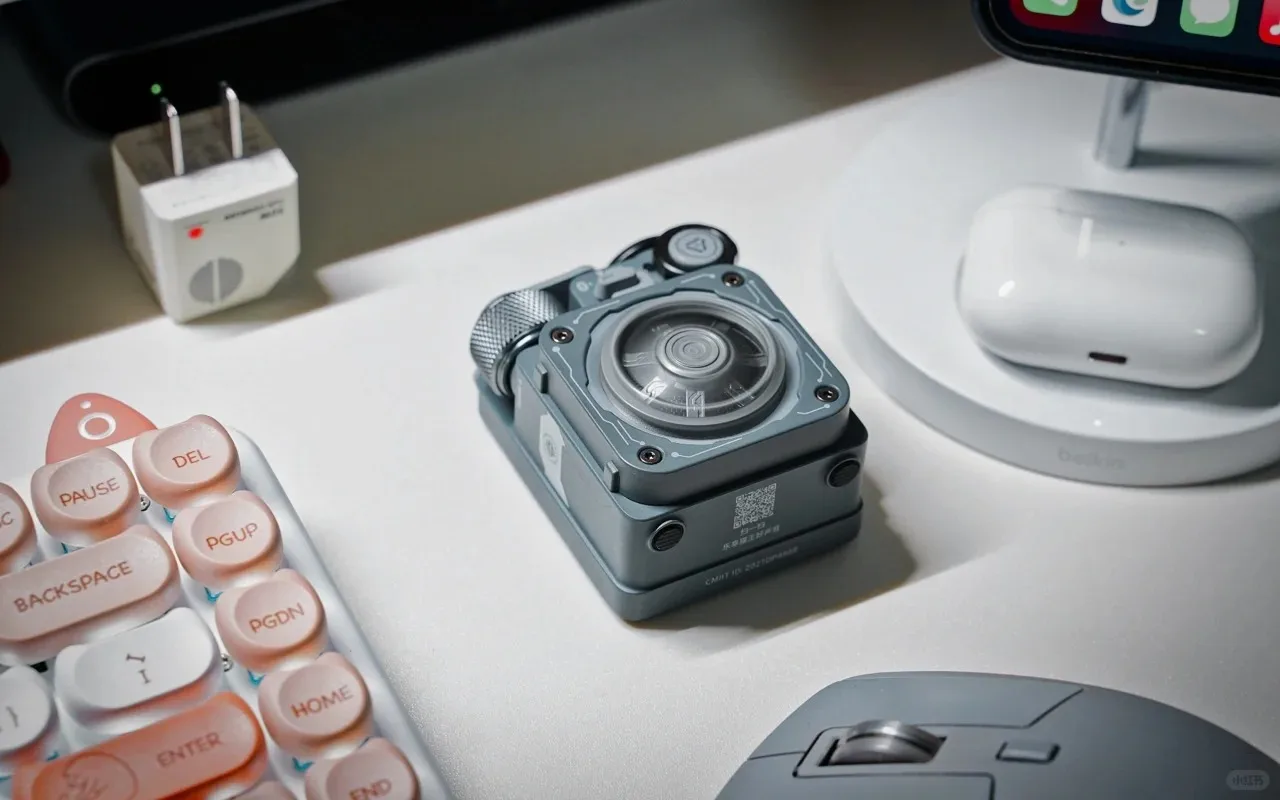 MUZEN XOG ضوء ميكانيكي Domrin Cube سماعة لاسلكية تعمل بالبلوتوث المتكلم راديو Strrship رمادي وايلد الذكية Cyberpunk مضيئة مشغل معدني