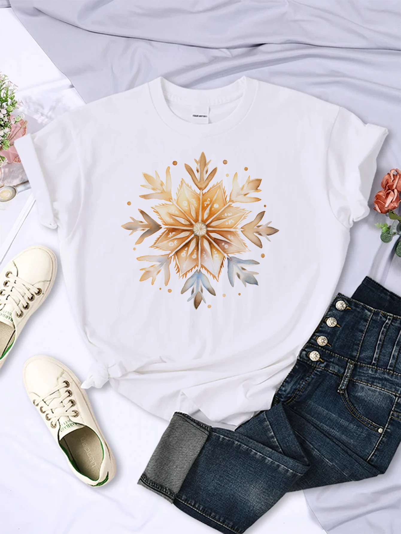 gold snow flakes Comfortable Christmas Printed Round Neck T-shirt Loose Fit All-Year-Round Unisex Style