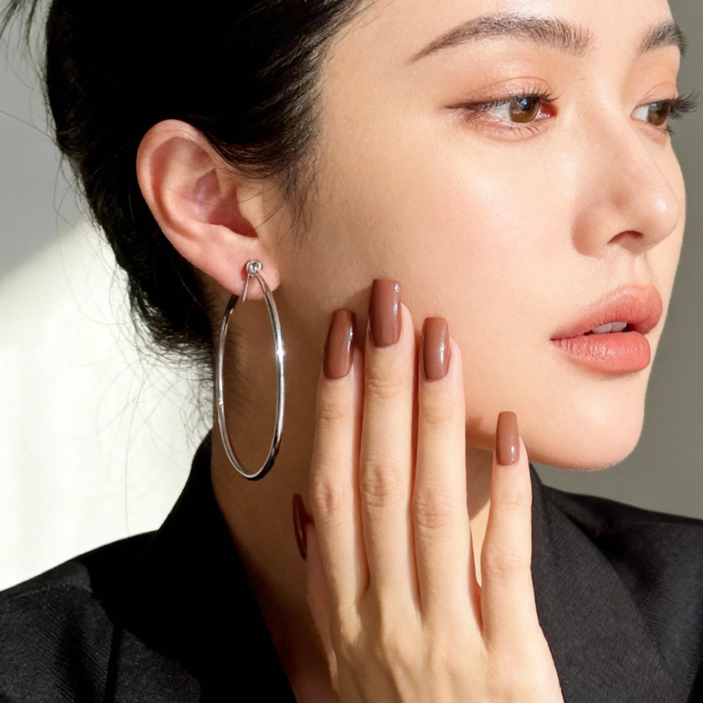 Silver Minimalist Hoop Earrings Through-Style Fashion Jewelry Clip-On Earrings for Piercing-Free Trendsetters round Alloy