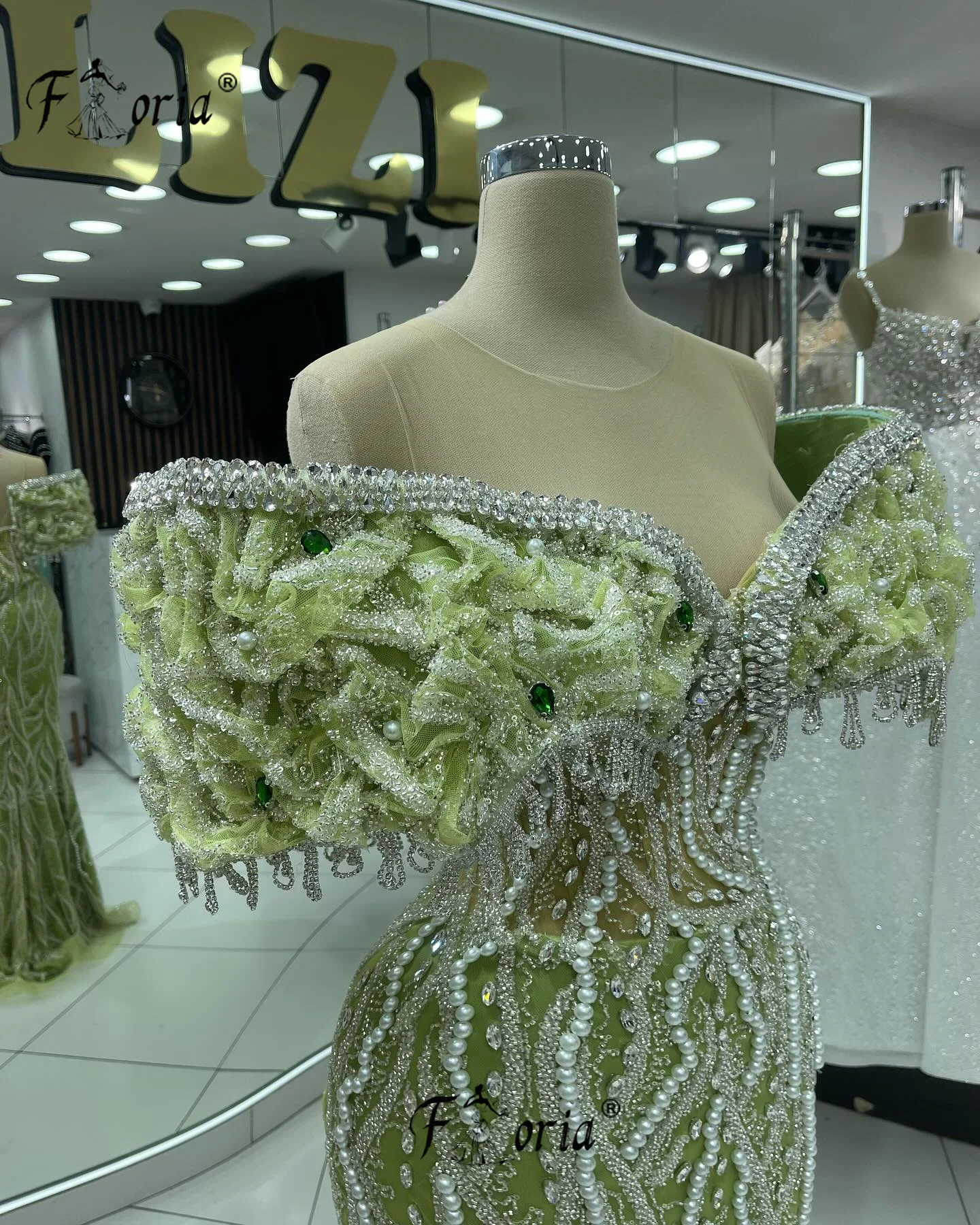 Frühling grüne Perlen Perlen Meerjungfrau Abendkleid von der Schulter Quasten boden lange Steine elegantes Ballkleid 2024 Robe de Soiree