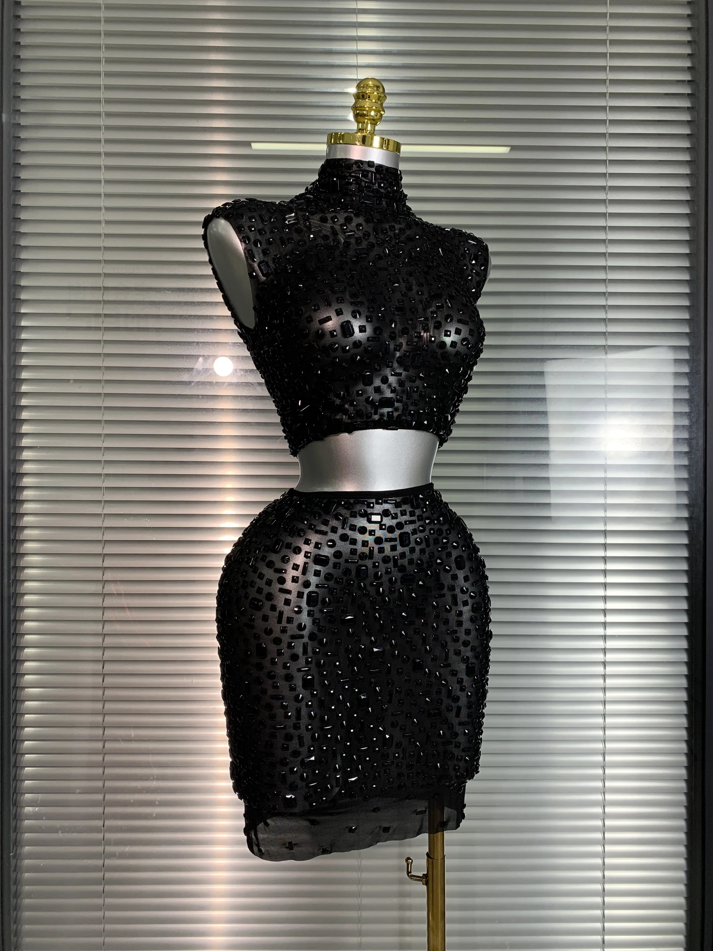 Set da due pezzi sexy da donna Set da donna con gonna da night club con diamanti in cristallo nero Abiti da cantante Ballerino Vedi attraverso il costume da spettacolo teatrale