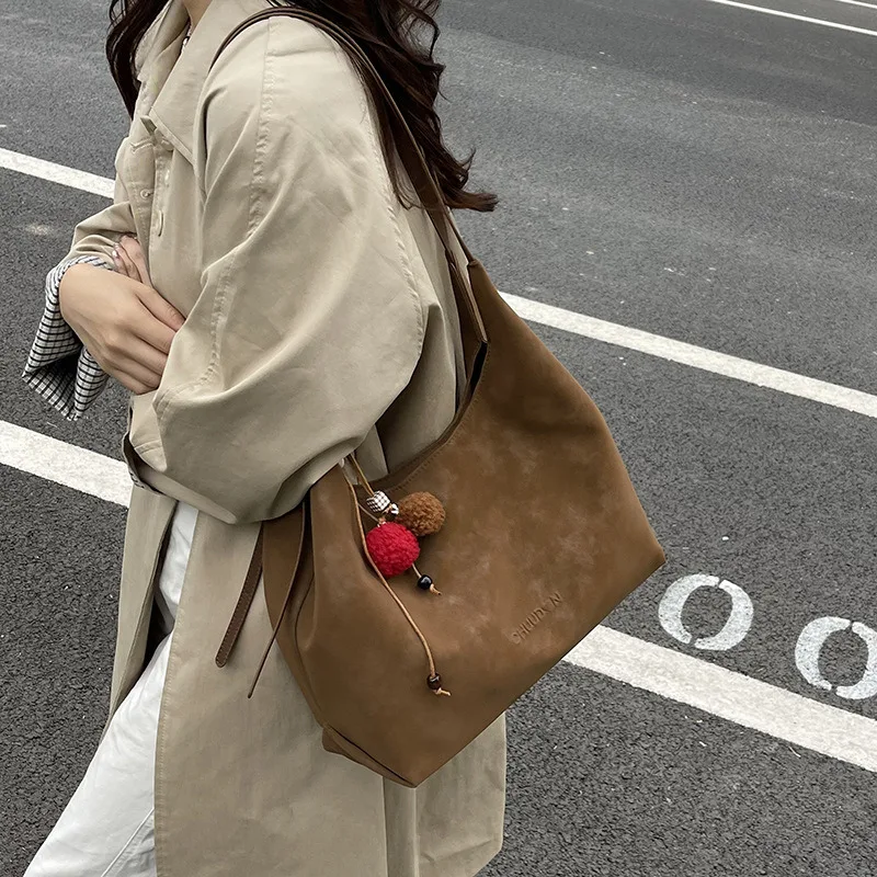 

2025 New Retro Stylish Large Capacity Crossbody For Women Casual Versatile Simple Tote Fashion Commuter Bag