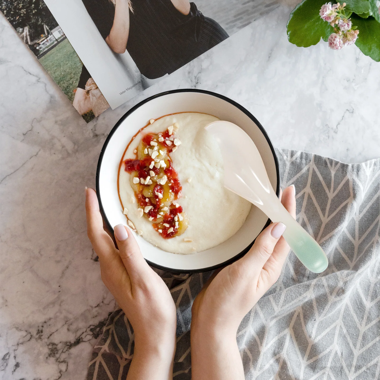 

4Pcs Ceramic Rice Spoons Exquisite Household Soup Spoons Kitchen Tableware for Home Restaurants Japanese Ceramic Spoon