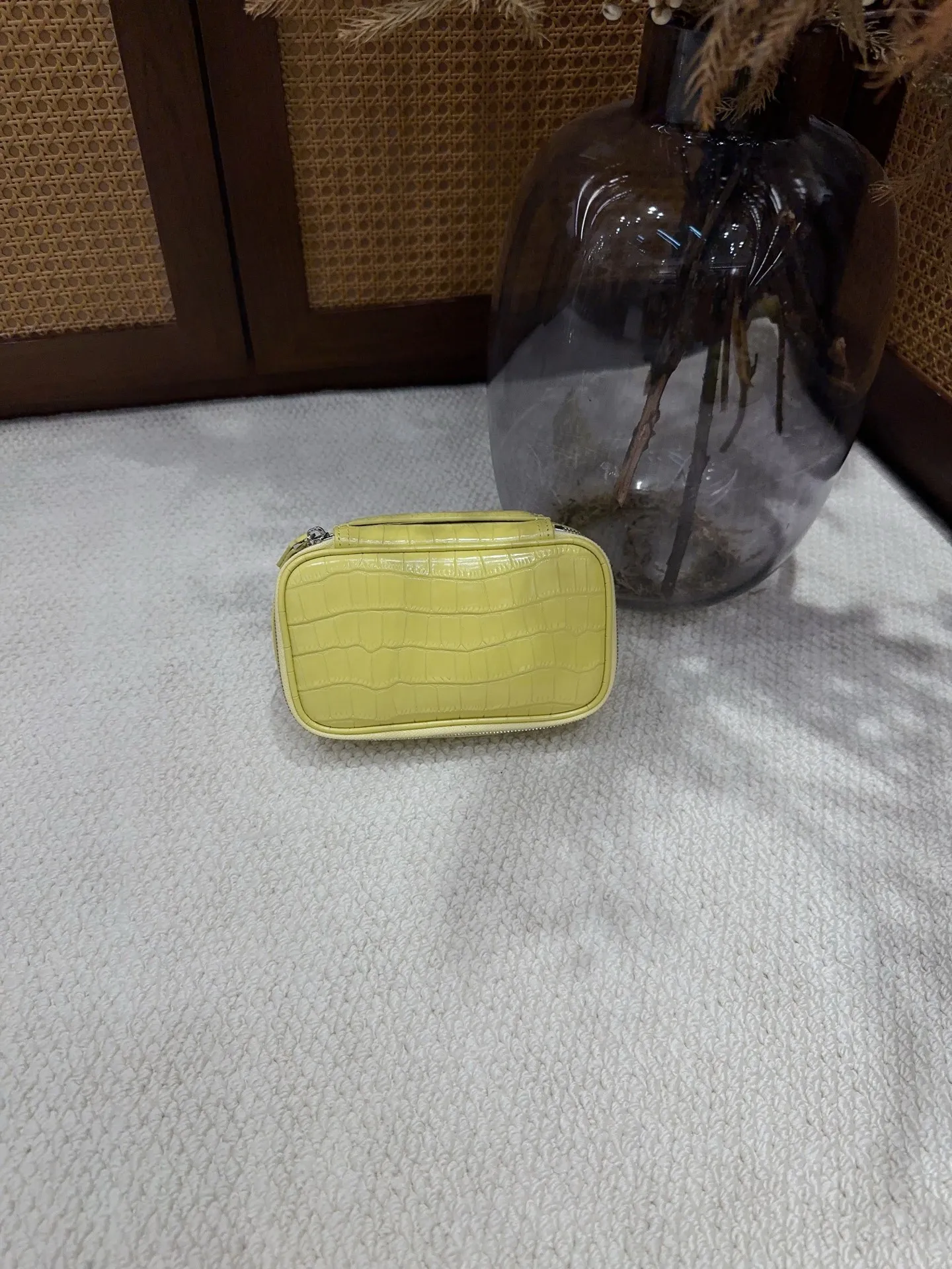 Authentisches Leder-Kosmetikset für Damen, Zitronengelbe Farbpalette, Beauty-Organizer, hochwertiges Rindsleder, Krokodilprägung, Reise-Waschtasche – Detail 26