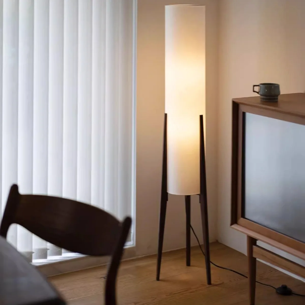 

Nordic Retro Solid Wood Living Room Floor Lamp, Fabric Original Wood Floor Lamp, Room Decoration Lighting Floor Lamp