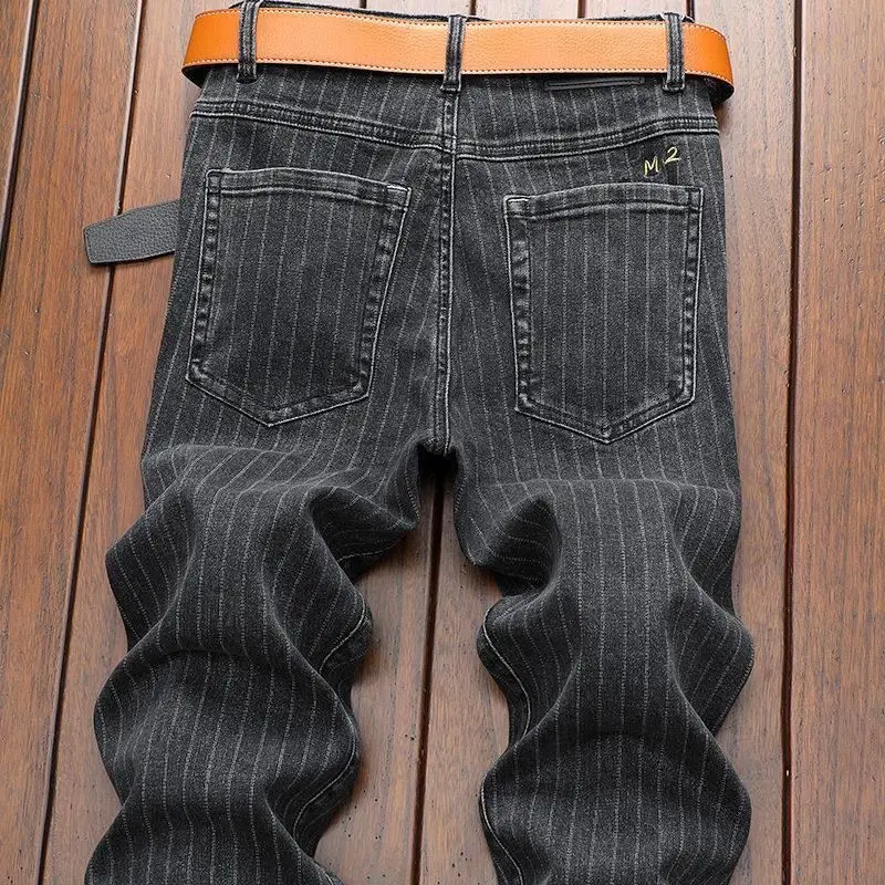 

Высококачественные брендовые дизайнерские джинсы в полоску, мужские облегающие маленькие ноги, корейские эластичные летние тонкие мужские брюки, одежда для мужчин