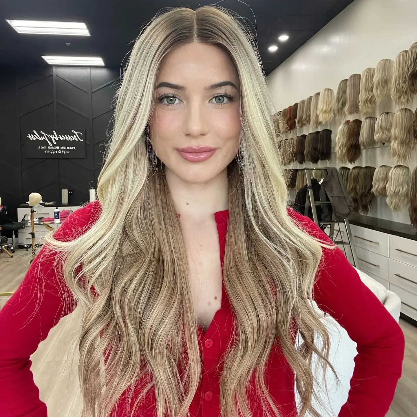 

Модные кремово-русые синтетические кружевные верхние парики с эффектом омбре, свободные волны, длинный женский парик, оригинальные заводские дешевые парики