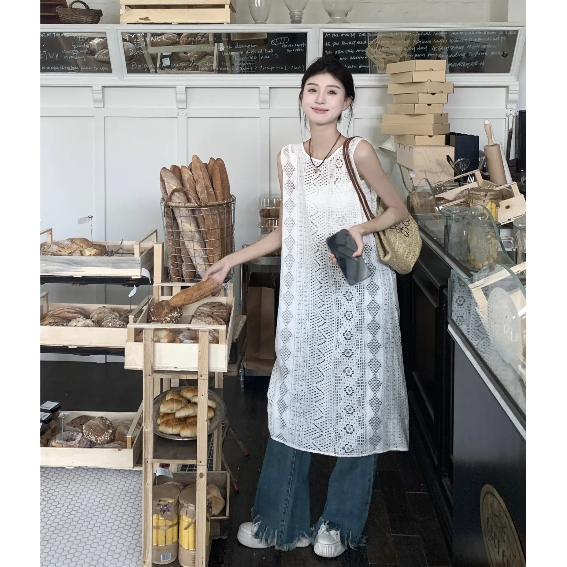 

Корейский шикарный комплект: длинное кружевное платье-жилет с вырезами и юбка. Модный многослойный образ для женщин. Элитное ощущение.