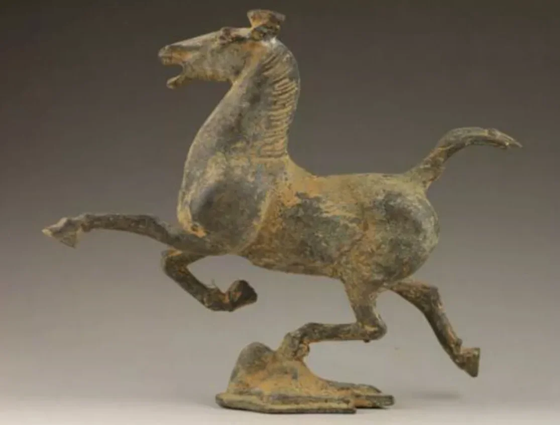 ancient Old Patina Bronze Galloping Horse Treading on a Flying Swallow Statues