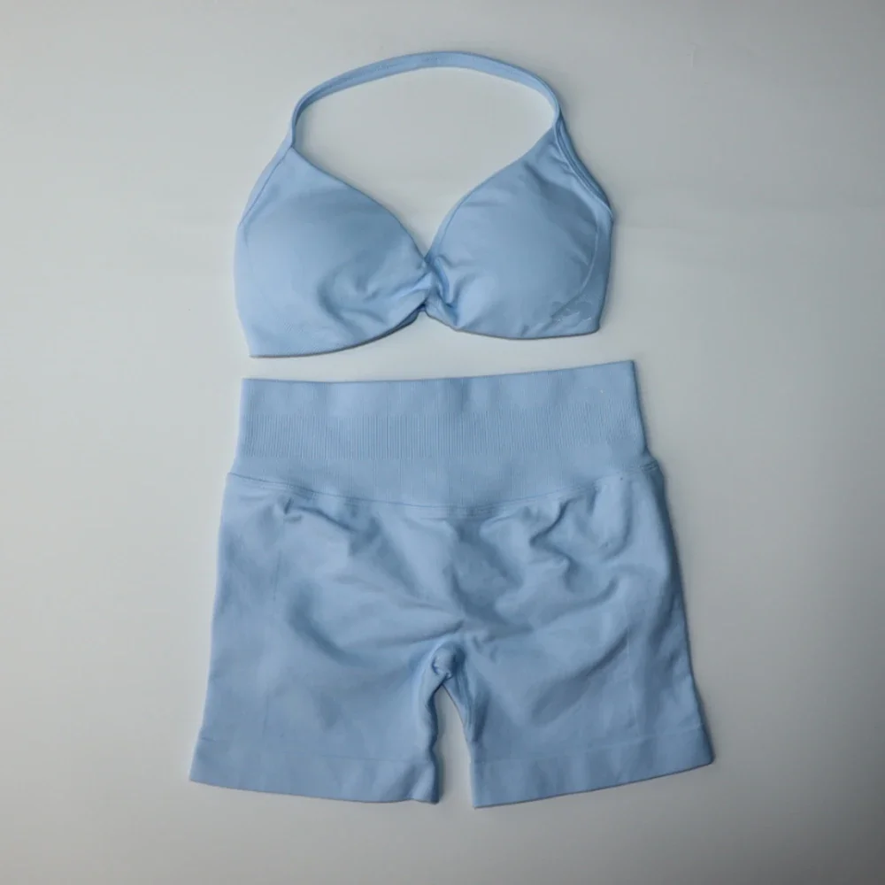 ชุดออกกำลังกายผู้หญิง ชุดโยคะบราสายรัด กางเกงขาสั้นเอวสูงรัดรูป ชุดกีฬา ชุดฟิตเนส ชุดโยคะไร้รอยต่อ 2 ชิ้น