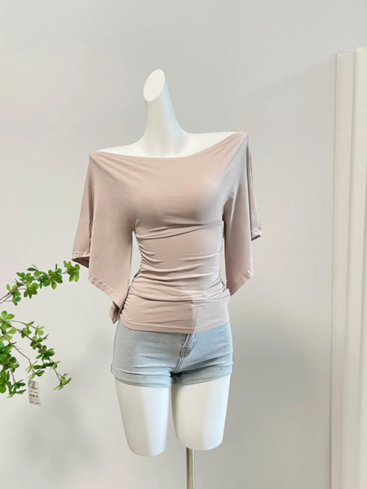 Summer Fashion Elastic Slim Fit One Shoulder Knitted T-Shirt with Bell Sleeves in Milk Tea Color New Arrival Women's Top