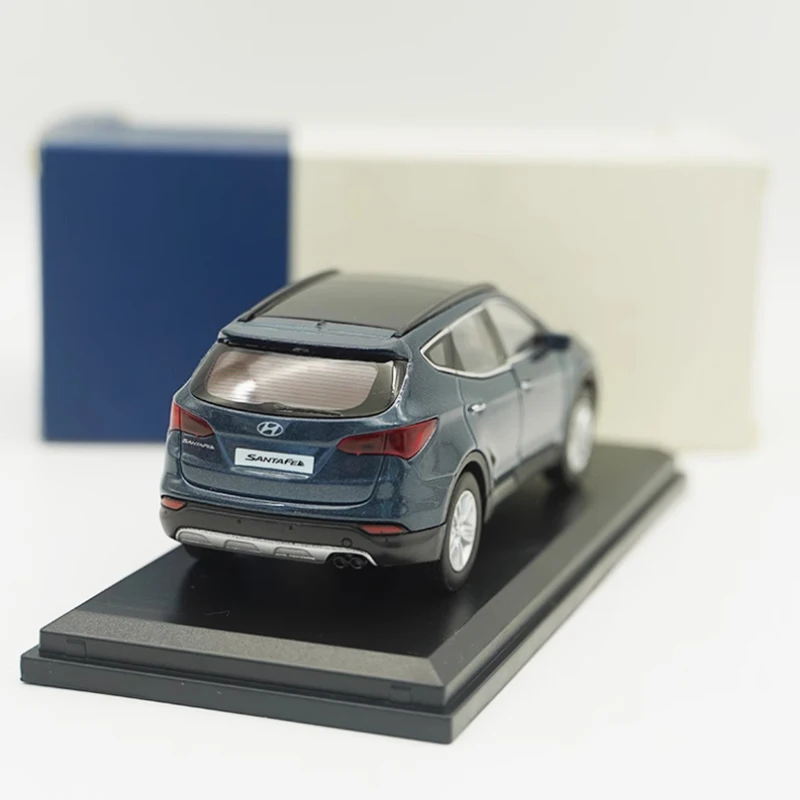 Moulé sous pression 1:38 échelle Santa Fe 2013 avec voiture en alliage modèle de voiture adulte enfants passe-temps Collection décoration garçon cadeau affichage