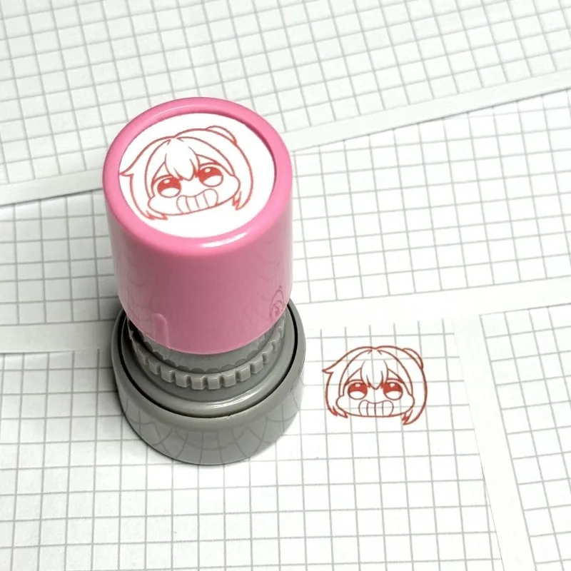 5 سنتيمتر NIKKE Doro Nikke شخصيات تعبيرات مضحكة حساس الضوء ختم Q نسخة لطيف أنيمي لعبة سلسلة هدية عيد ألعاب أطفال