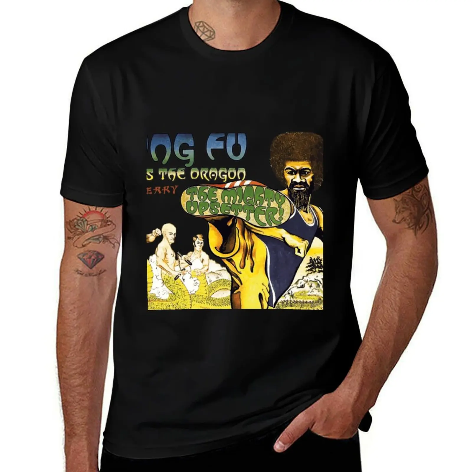 Lee Perry Le Kung Fu Mighty Upsetter rencontre le dragon . classique T-Shirt Work Style Casual T-Shirt