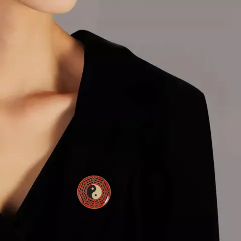 Tai Chi Yin Yang Bagua Brooch Chinese Religion Taoism Figure Badge Meditation Healing Amulet Clothing Accessories Decoration