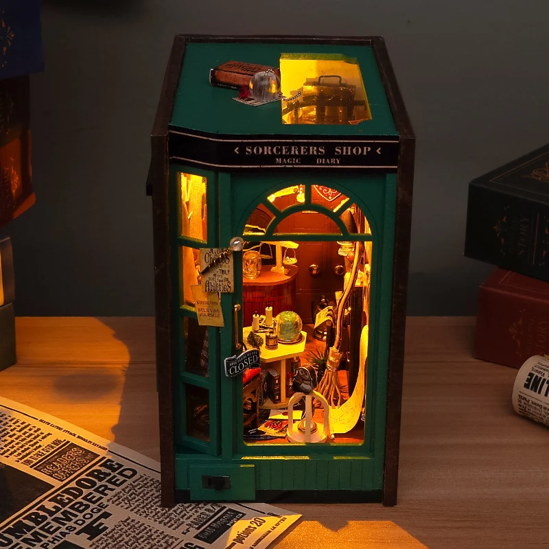 Miniatura de madeira Modelo Livro Nook, Kit DIY, Sorcerer's Shop, Casa Bookend com Luz, Diário Mágico, Estante, Home Decor, Amigos Presentes