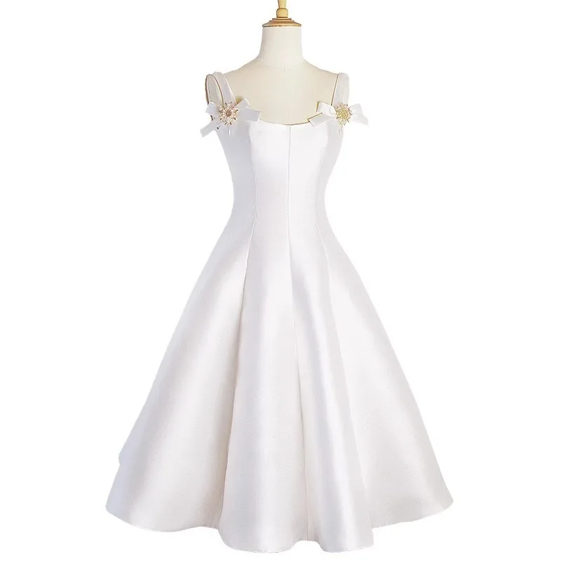 فساتين سهرة طويلة من الساتان الأبيض بفيونكة للنساء لصيف 2025 فستان فرنسي عتيق للمشاهير هيبورن كوكتيل نحيف فستان رسمي