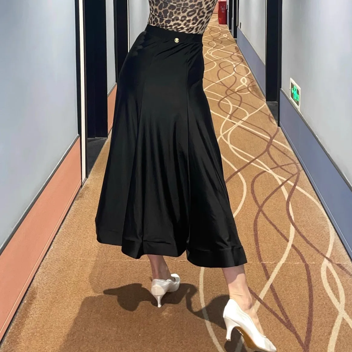 Nieuwe Ballroom Dansvoorstelling Moderne Dans Hoge Split Rok Voor Vrouwen Volwassen Nationale Standaard Dans Kostuum Rok Dragen DN22293