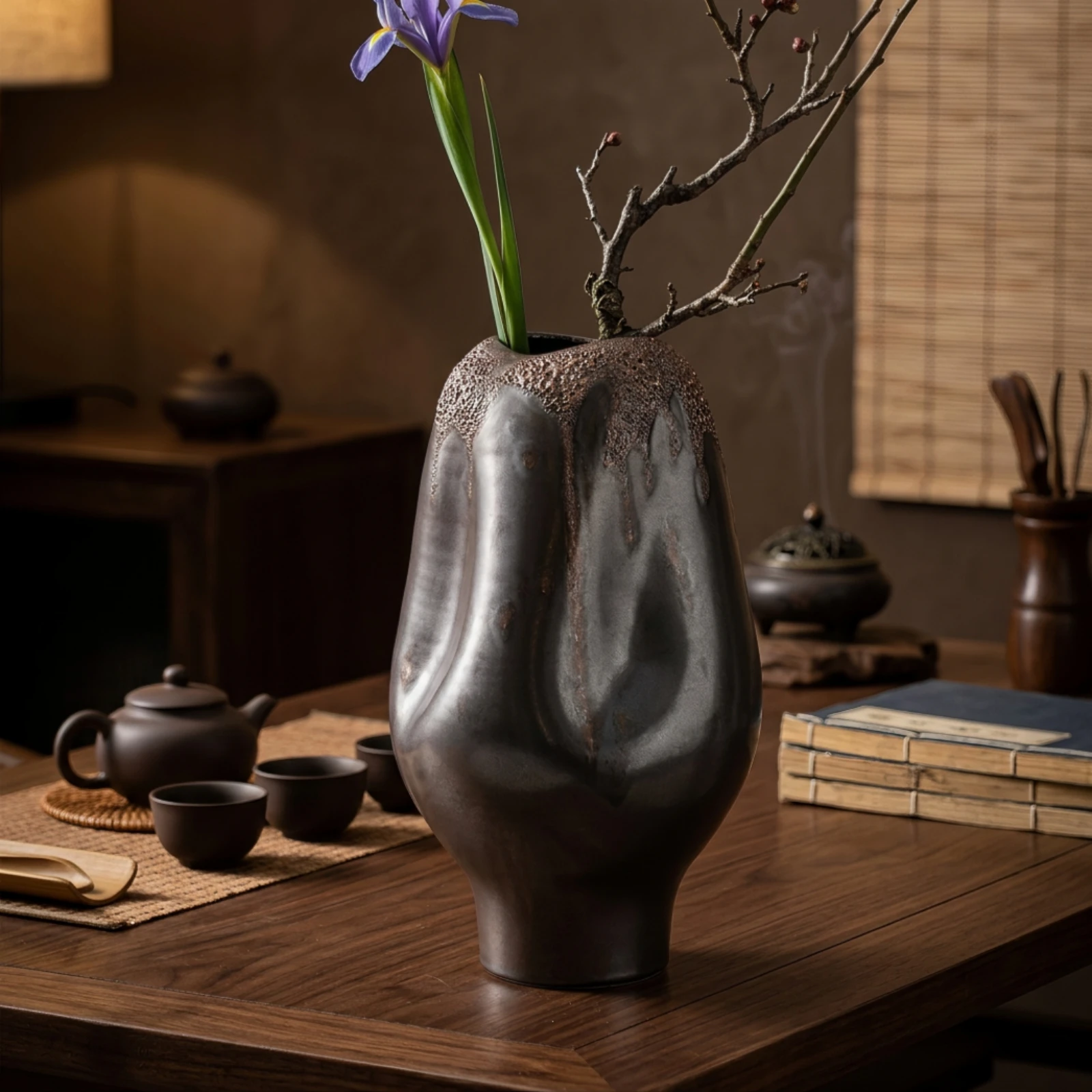 Sculptural Vase Mottled Vase with Metallic-Finish Glaze Speckled Glossy for Living Room, Console Table