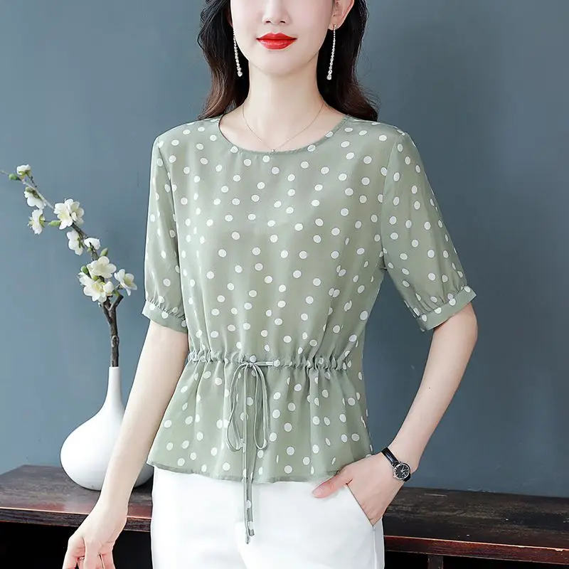

Waist-cinching Women's Short-sleeved Summer New Style Mom Polka Dot Shirt with Fashionable Loose Skirt