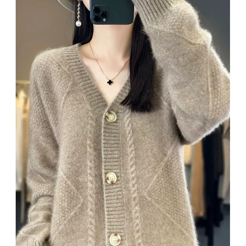 

2023 Autumn and Winter Women's Solid V-Neck Loose Long Sleeve Single Breasted Knitted Cardigan Fashion Casual Commuter Tops