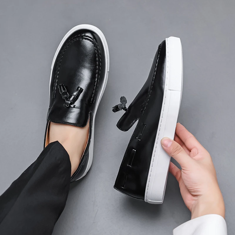 Spring New Men Comfortable Set with Tassel Small Leather Shoe Fashion Brand Thick Bottom Round Head Anti Slip Sports Board Shoes