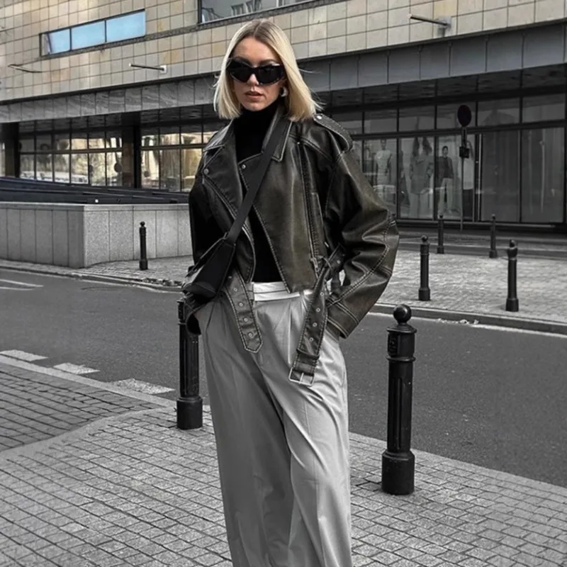 เสื้อแจ็คเก็ตหนังผู้หญิงทรงเข้ารูป คอปก แขนยาว ติดซิป สไตล์สตรีทแวร์ รุ่นใหม่ปี 2025 สีเงิน ทำจากหนัง PU