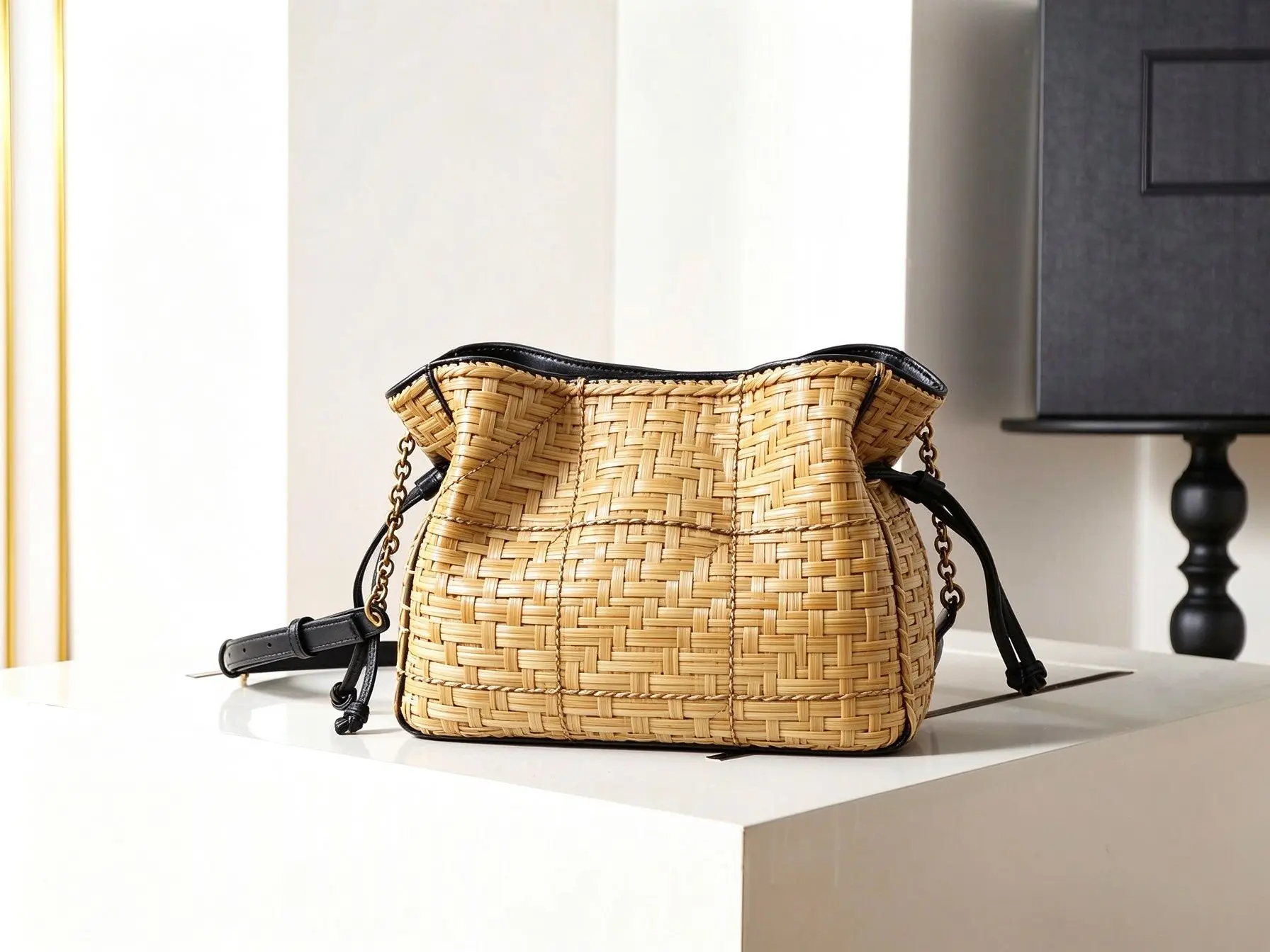 Women Rattan Woven Bucket Bag Chain & PU Dual Strap Crossbody Handbag Summer Beach Wicker Drawstring Shoulder Purse