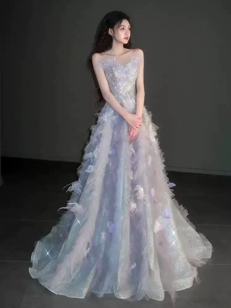 Auffälliges Abendkleid, glänzende Pailletten mit Schmetterlingen, Applikation mit Perlen, Ballkleid, Partykleider, Schnürung am Rücken