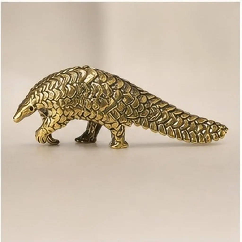 1Pcs Exquisite Brass Pangolin Desktop Decor Retro Style Adornment Compact Size Pangolin Shaped Craft Brass Ornament for Indoor