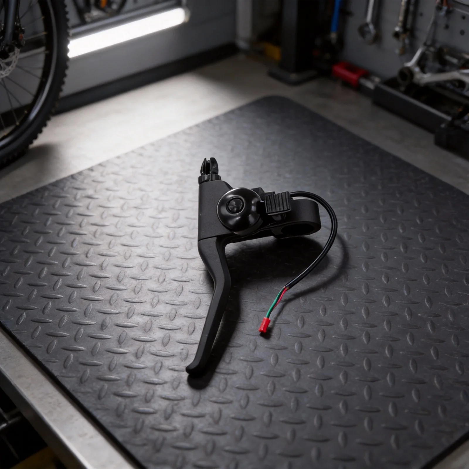 

Удобная ручка тормоза с комфортным захватом, простая установка, надежное управление, безопасный механизм, тормозная ручка для GOTRAX, для ежедневного использования.