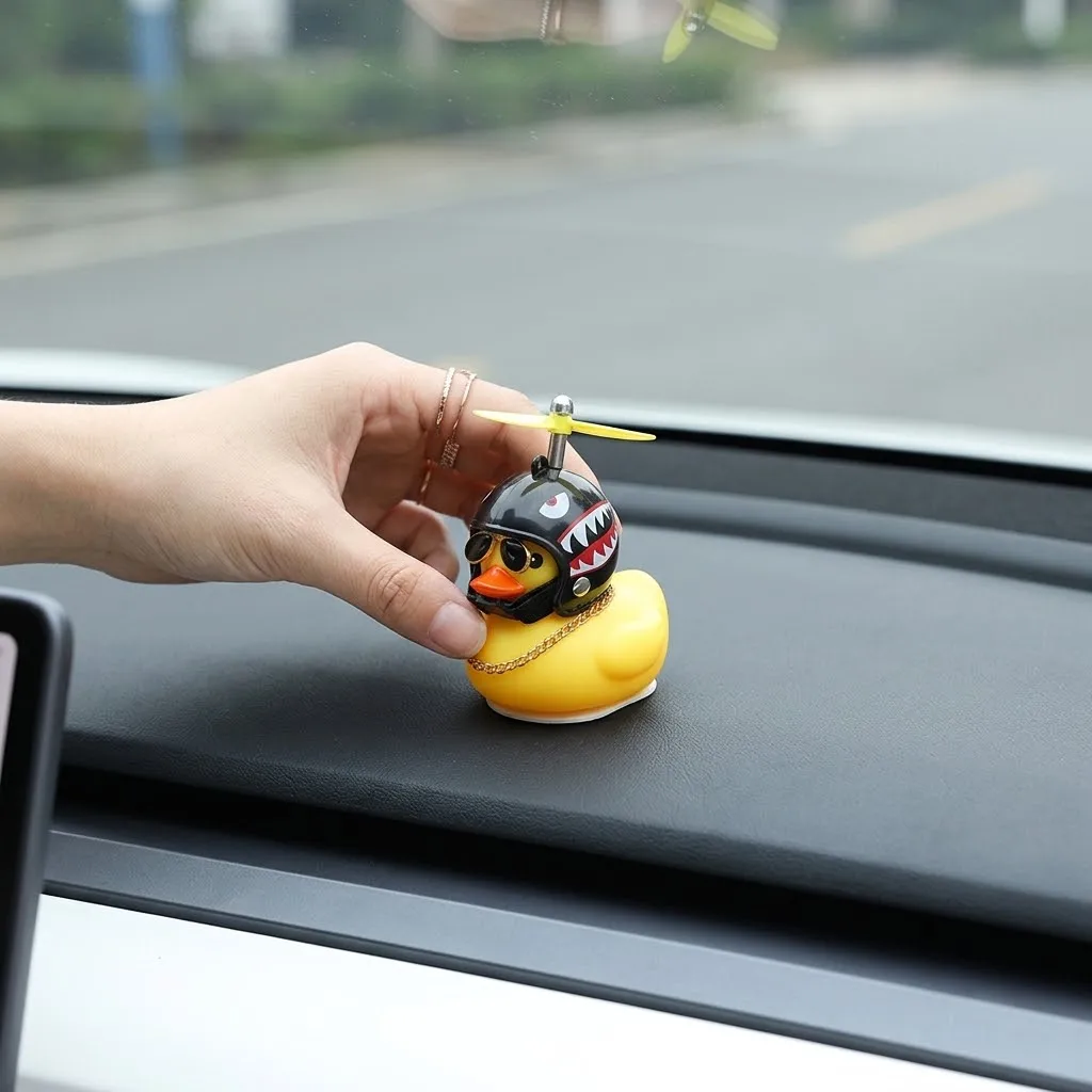 Gummienten-Auto-Dashboard-Ornament mit Propellerhelm, lustige gelbe Ente, Auto-Innendekoration, Motorrad- und Autozubehör – Detail 2