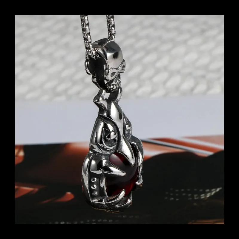 التيتانيوم الصلب والمجوهرات، خمر الجمجمة مشبك الرمان الأحمر الأحجار الكريمة الأزياء محب قلادة قلادة الملحقات SP442