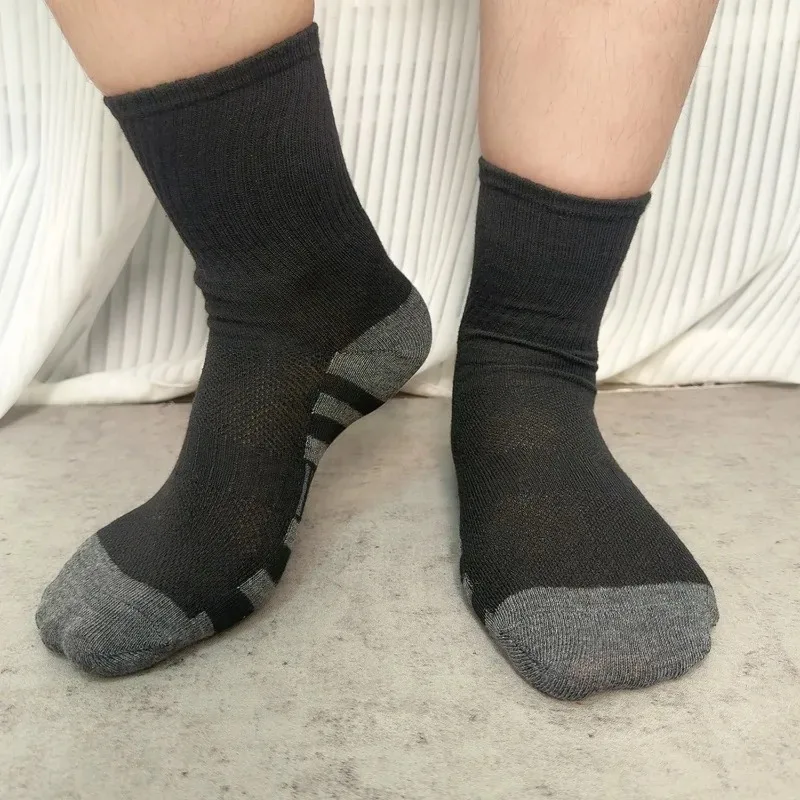 Men's Plus Size Cotton Middle Tube Socks Breathable Soft Running Socks Mesh Moisture-Wicking Elastic Cuff Sports Sock Daily Wear
